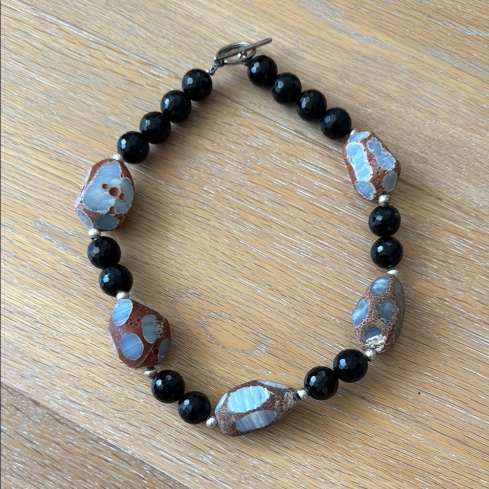 Black Beaded Necklace with Elegant Stone Accents